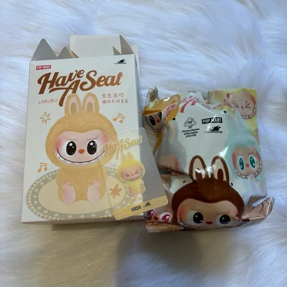 キーホルダー・アクリルキーホルダー POP MART Have A Seat LABUBU SISI POP MART Labubu The Monsters Have A Seat Plush Doll Series